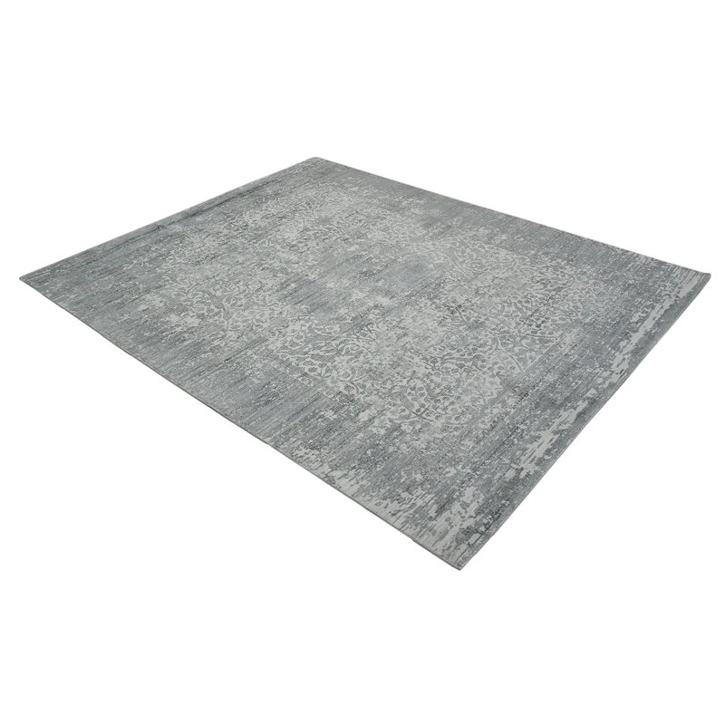 Samantha Oriental Area Rug in Pewter, Rectangle 5' x 8'