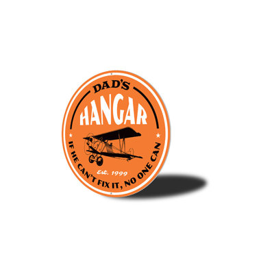 Panneau «Dad's Hangar Est Year» en aluminium