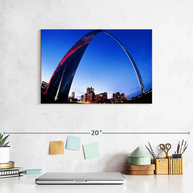 Nicci Famous St. Louis Gateway Arch