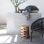 Tabouret rond en bois de teck avec surface texturée-748567004