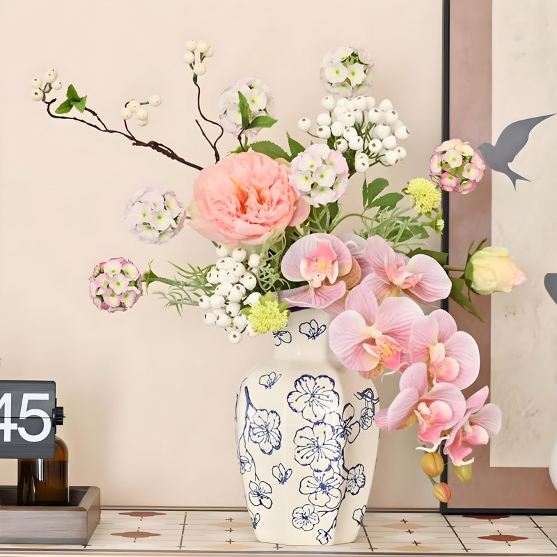 Ornements de fleurs simulées