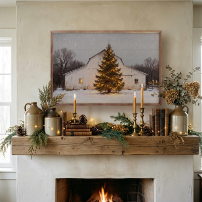 Grange blanche et arbre des Fêtes