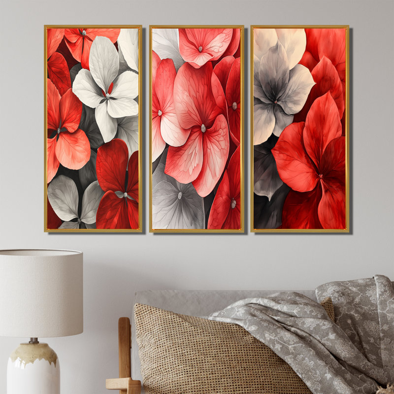 Monochromes rouges, hortensias, pétale I - Collection d'hortensias sur toile, 3 pièces, H 40 po x l 60 po, Doré