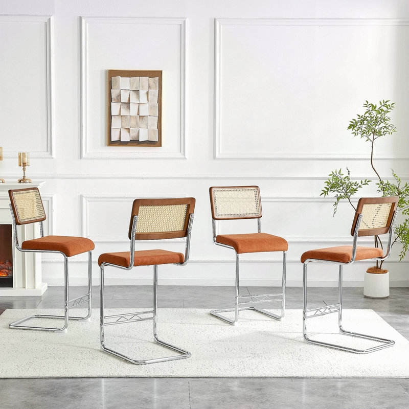 Ensemble de tabourets de bar tissés naturels 4 pièces avec dossier en bois massif Tabouret de comptoir de style médiéval moderne de 25 pouces avec pieds en métal chromé.