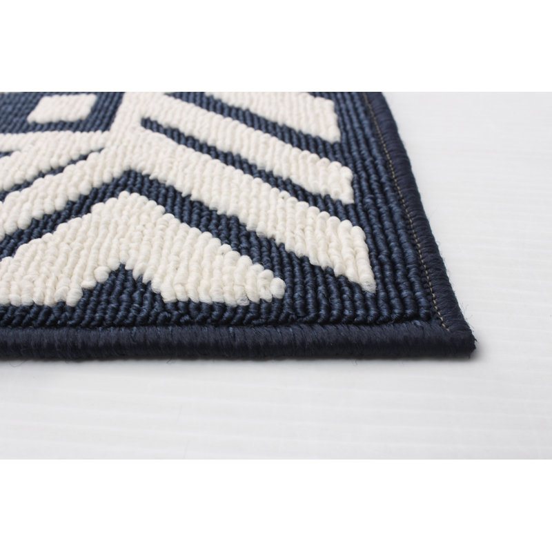 Tapis géométrique bleu / ivoire Kerber, Rectangle 4 pi 7 po x 6 pi 7 po