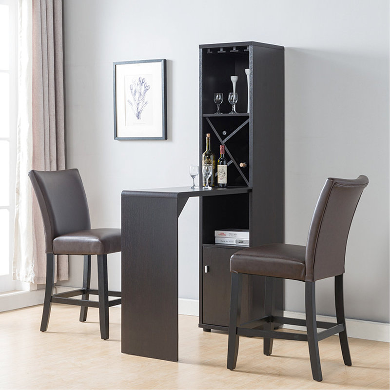 Armoire de cuisine avec compartiment pour bouteilles de vin et tablettes ouvertes, unité de bar rouge et tablette de présentation