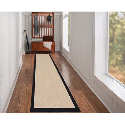 Tapis berbère beige clair avec bordure en coton noir fait à la main Nannette