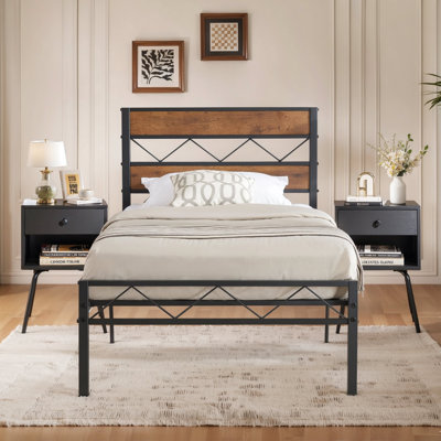 Igourdane Metal Piece Bedroom Set