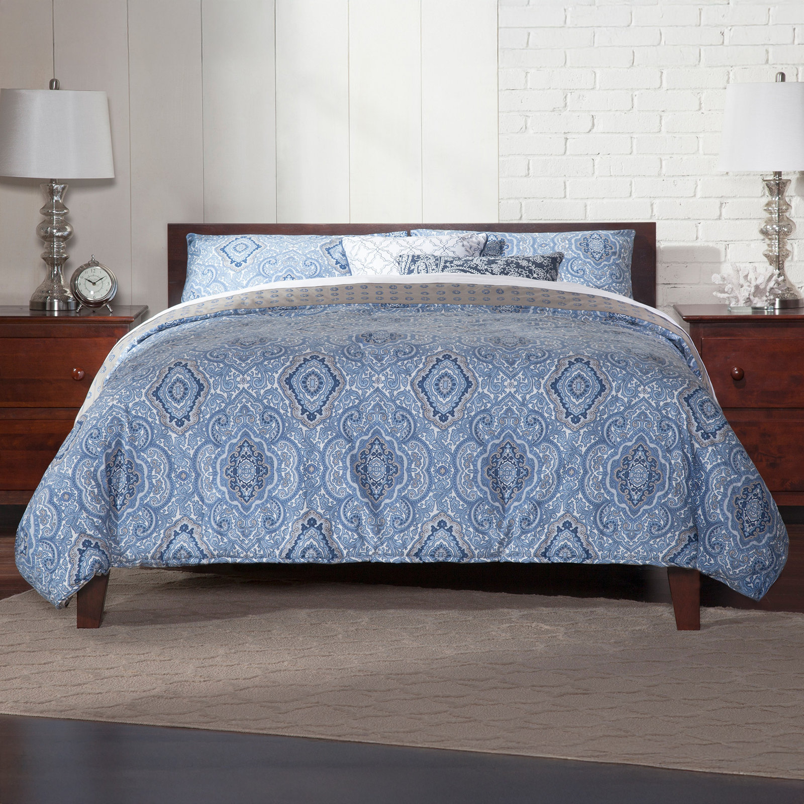 Lampley Solid Wood Platform Bed, Queen, Walnut