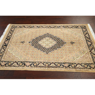 Tapis beige noué à la main de conception unique 4 pi 0 po x 6 pi 1 po