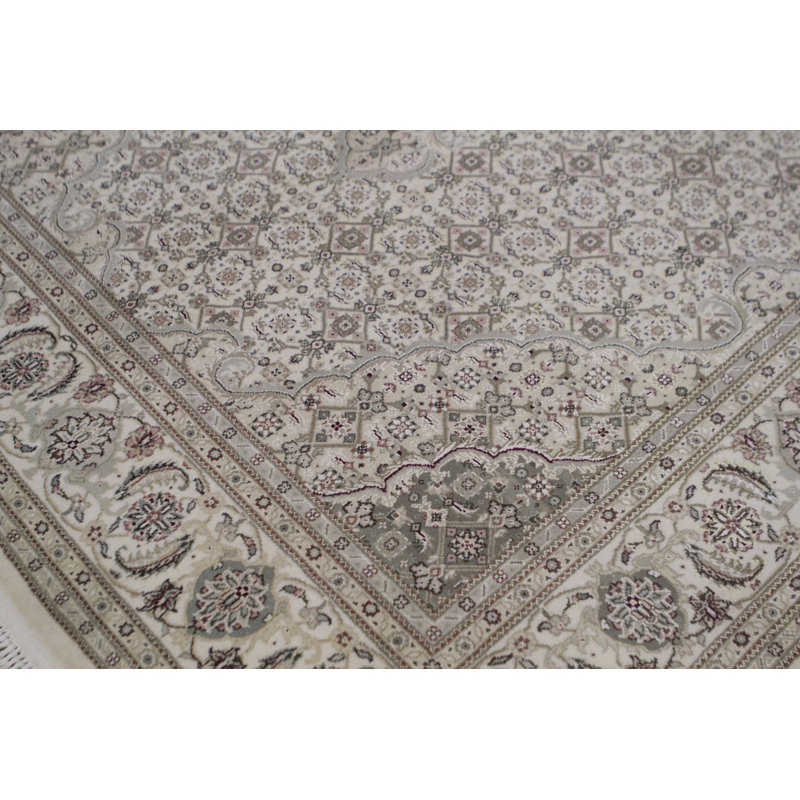 Oriental Area Rug in Ivory