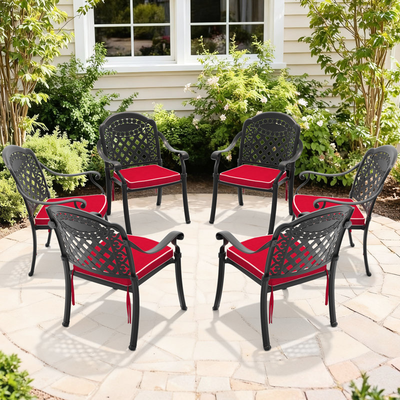 6 chaises de patio en fonte d'aluminium, coussins rouges à structure noire, moulage traditionnel pour des détails élégants, corrosion et résistance thermolaquées, siège confortable avec une conception large et empilable, toutes