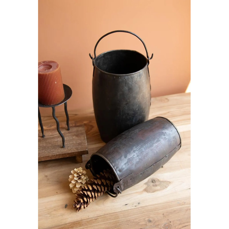 Ensemble de 2 seaux en fer recyclé martelé noir avec poignées décoratives rustiques H 12 po