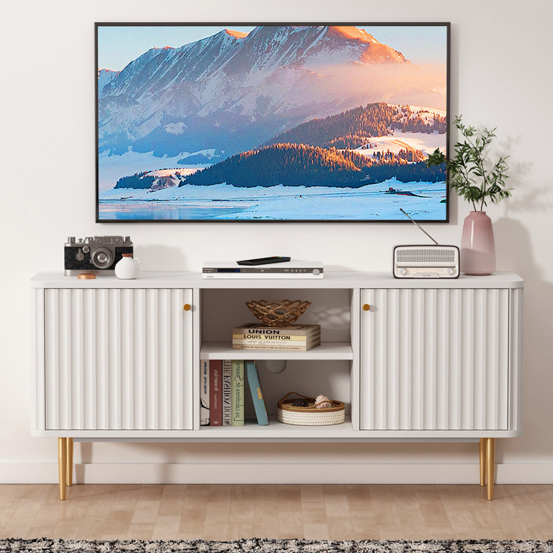 Meuble télé moderne cannelé de 55 po, console multimédia avec pieds dorés, petit centre de divertissement avec gestion des câbles et tablettes réglables