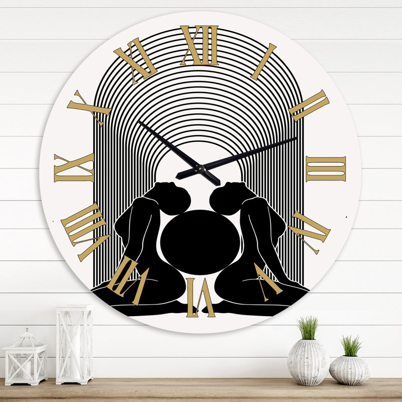 Horloge murale moderne Empowered Cosmic Women Geometric Goddess Series - noir et blanc I, Très petit