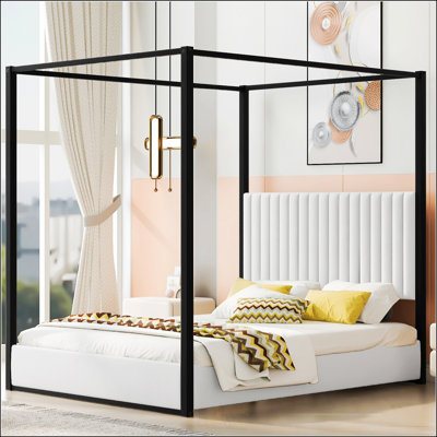 Grand lit plateforme à baldaquin avec tête de lit, structure en métal et finition blanche élégante pour les chambres modernes