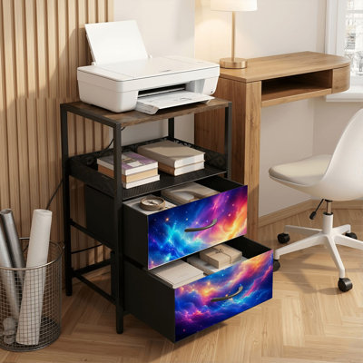 Table de chevet 2 tiroirs avec station de charge, table de chevet pour chambre avec ports USB et amp; Table de chevet noire Outlets à tablette ouverte avec imprimé nébuleux cosmique multicolore