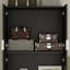 Grande garde-robe avec quatre grandes tablettes