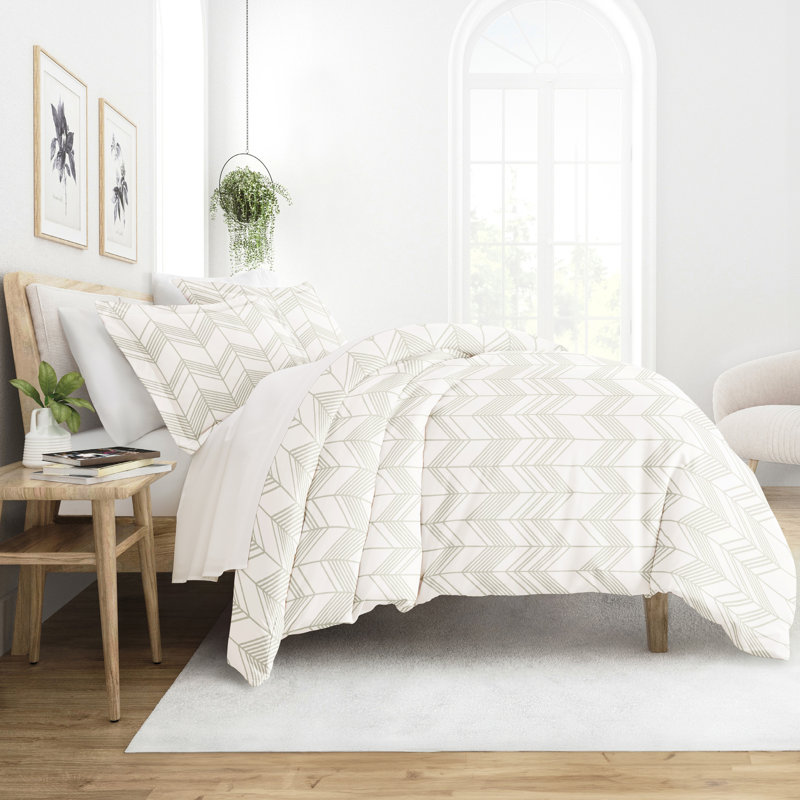Light Gray Chevron Microfiber Queen Duvet Cover Set with Shams