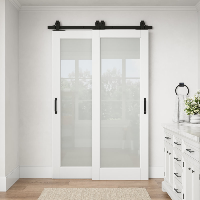 Porte vitrée pleine hauteur blanche de 52 po x 80 po avec ensemble de quincaillerie pour porte coulissante de style grange, idéale pour un garde-manger ou une chambre.