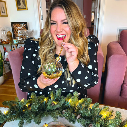 Alex Steward (@sassyconfetti) enjoys a Christmas coktail.