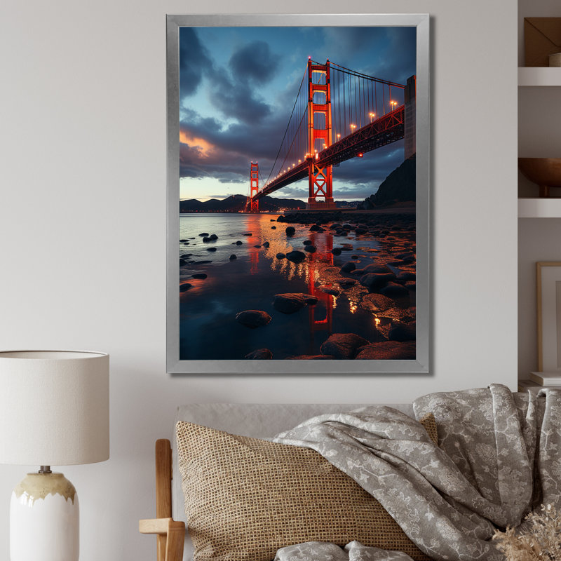 «USA Golden Gate Symphony Cloudy Sunset», reproduction sur toile, H 44 po x l 34 po x P 1,5 po, Cadre simple argenté