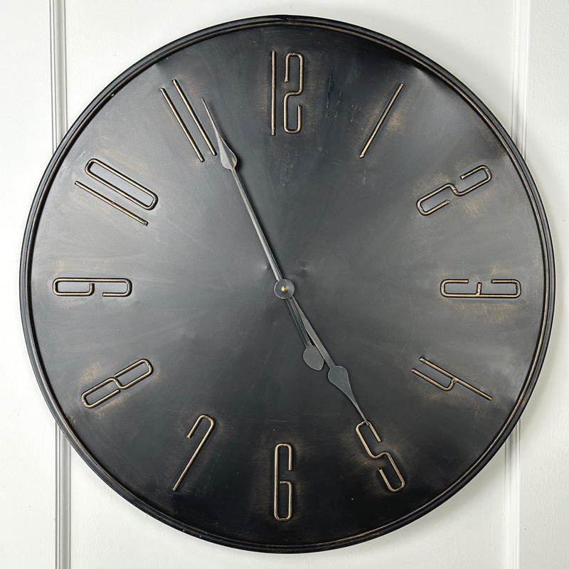 Horloge murale en métal