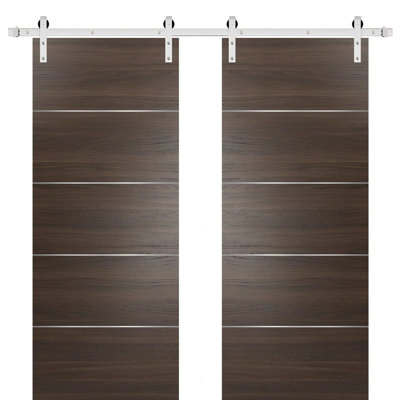 Portes coulissantes doubles de style grange avec quincaillerie Planum 0020 Frêne Chocolat, rail de 4 m (13 pi), supports robustes, ensemble moderne à panneaux pleins, porte intérieure pour hall, chambre ou salle de bain - 122 cm x 203 cm (48 po x 80 po) (2 x 61 cm x 203 cm [2 x 24 x 80 po]) - Rail argenté