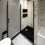 Porte de douche en aluminium avec rail supérieur, poignée en acier inoxydable 304, verre transparent traité nano, film, portes coulissantes noir mat avec système coulissant sans effort, caractéristique continue propre et trempée
