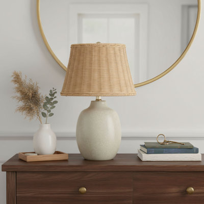 Cream-Coloured Ceramic Table Lamp With Natural Rattan Lampshade, Retro And Forest-Style Design, Warm And Textured, Versatile For Living Room, Bedroom, And Study, Suitable For Soft Furnishings And Decorative Lighting.