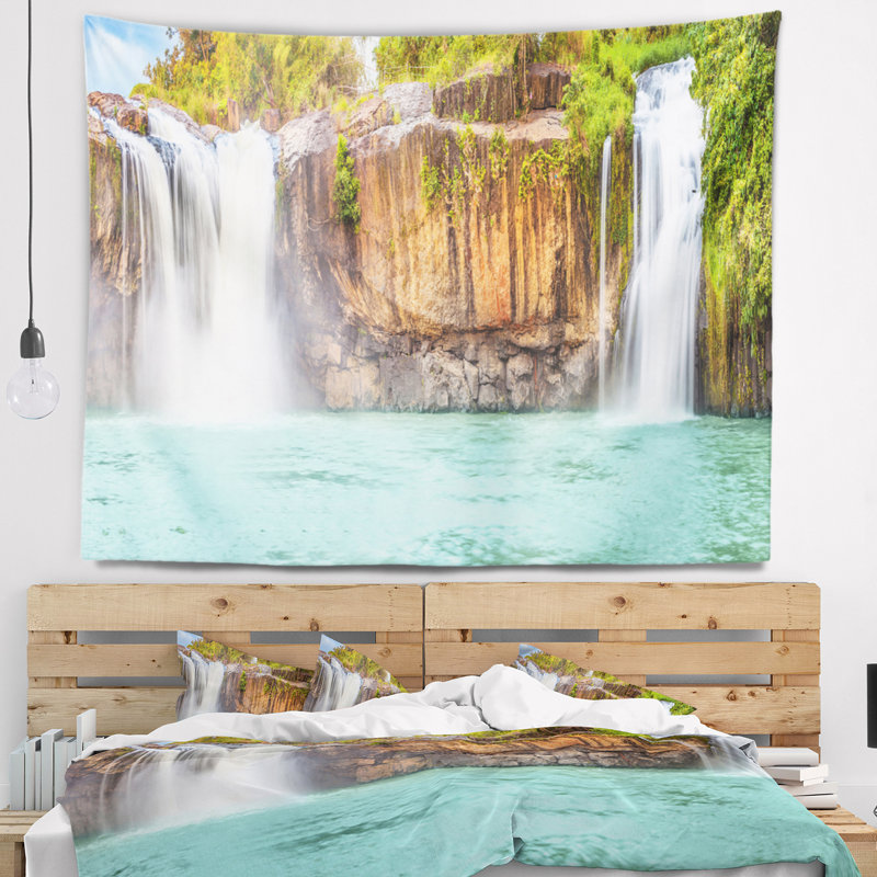 Photographie sève sèche cascade tapisserie, H 32 po x l 39 po