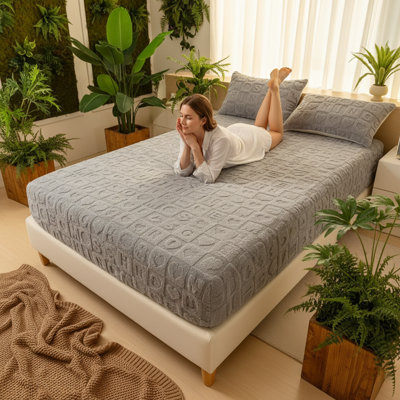 Heart Letter Print Fitted Sheet, Soft Breathable Deep Pocket Mattress Cover, Elastic Bed Sheet for Bedroom, Dorm & Guest Room, Light Gray,53.94x75.98 in