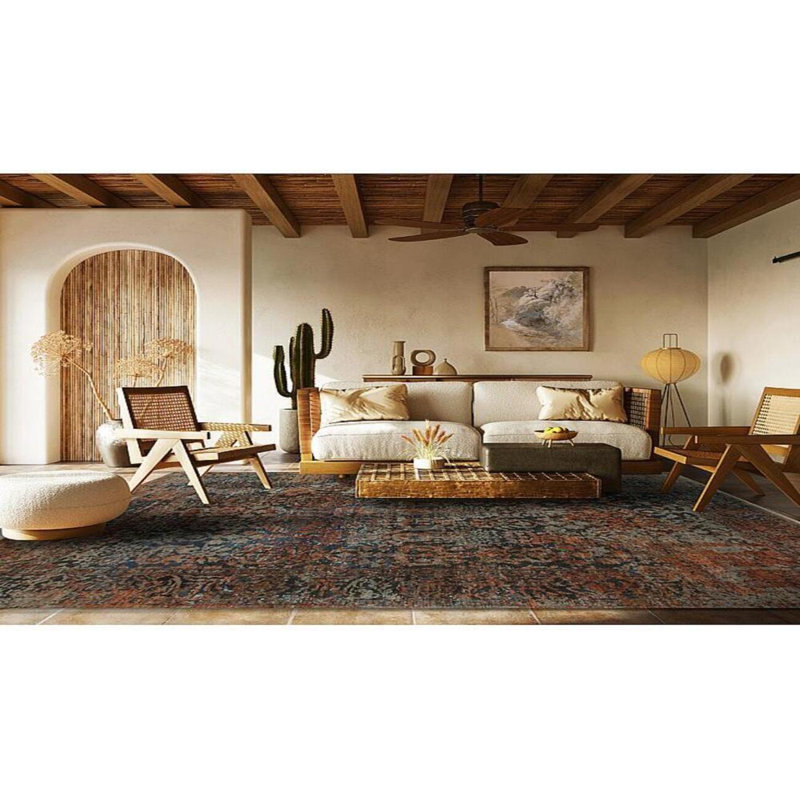 Shangri-La Handmade Wool Floral and Oriental Area Rug, Rectangle 2' x 3'