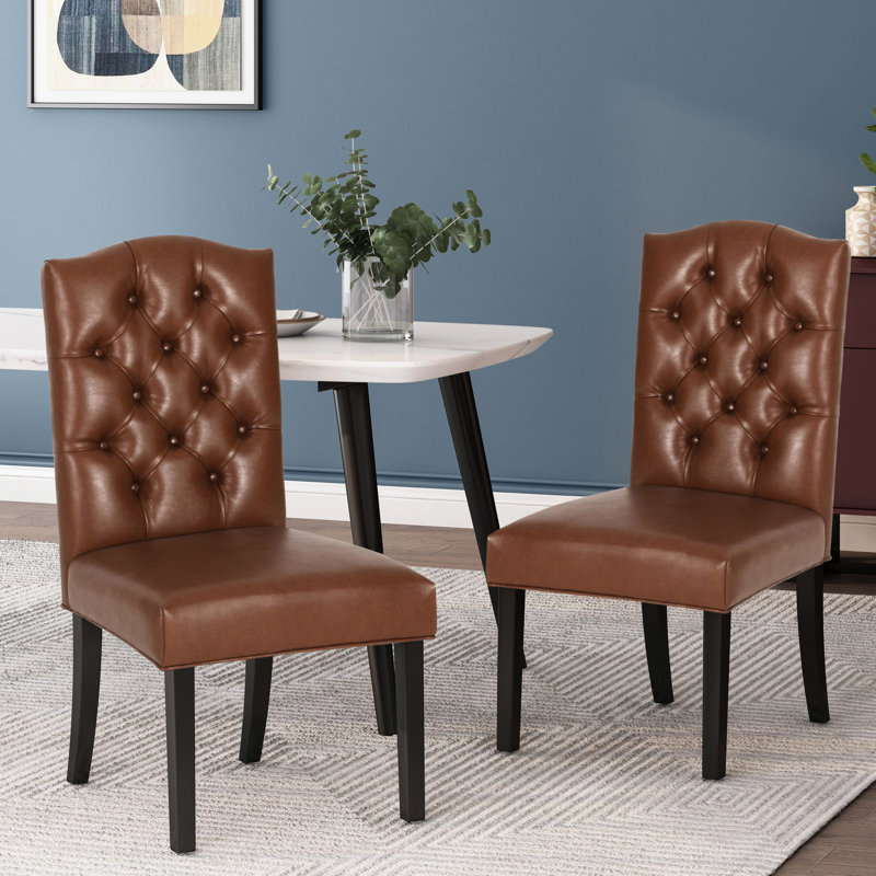 2 chaises de salle à manger Kd, matériau en cuir de polyuréthane brun, capitonnage moderne, coutures sophistiquées à losanges, pieds fuselés charmants