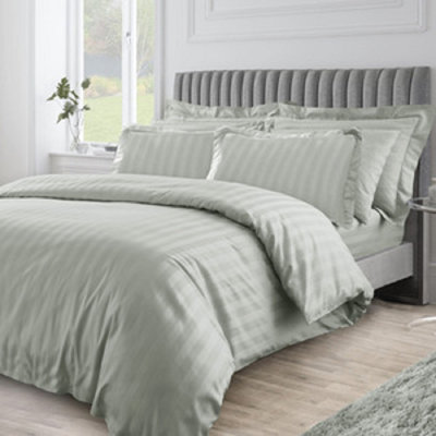 Polyester Striped Duvet Cover Set with Pillowcases