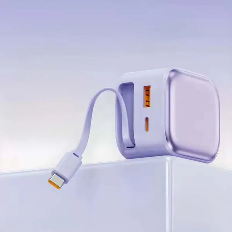 Chargeur d'alimentation multi-ports avec câble de données rétractable intégré, tête de charge rapide de 30 W avec 1 ports USB-A et 2 ports USB-C