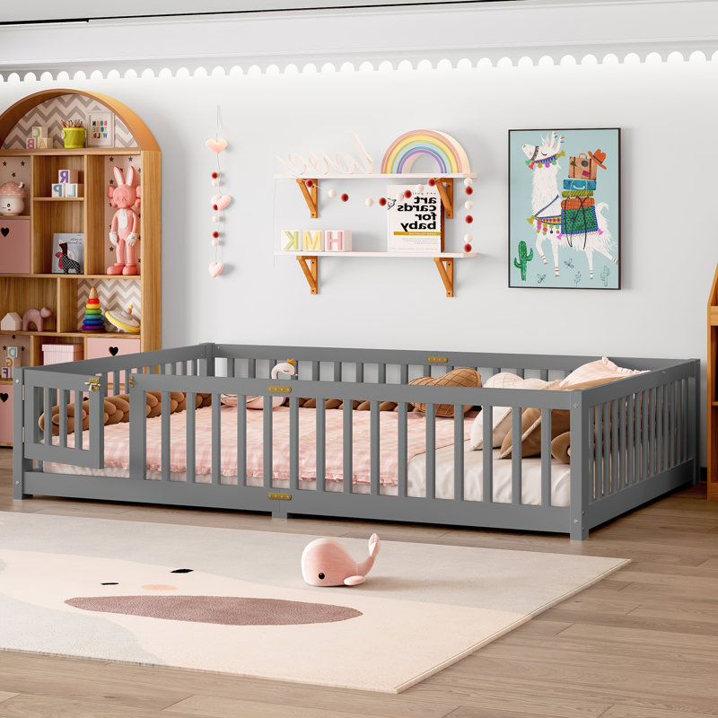 Lit grand pour enfants avec garde-corps et porte de sécurité, gris