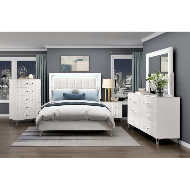 Lit à panneau Glam avec tête de lit tapissier à DEL, plateau en faux marbre et pieds en métal chromé pour les chambres à coucher modernes