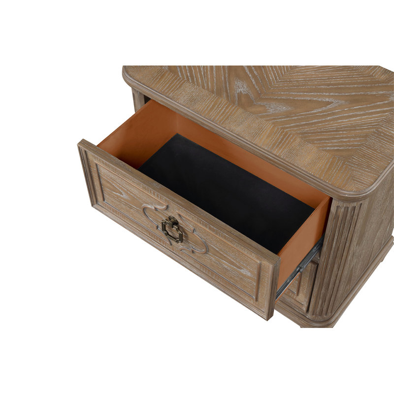 Grand lit rustique en chêne avec 2 tables de chevet, pieds uniques et tête de lit tapissier pour un décor de chambre à coucher traditionnel