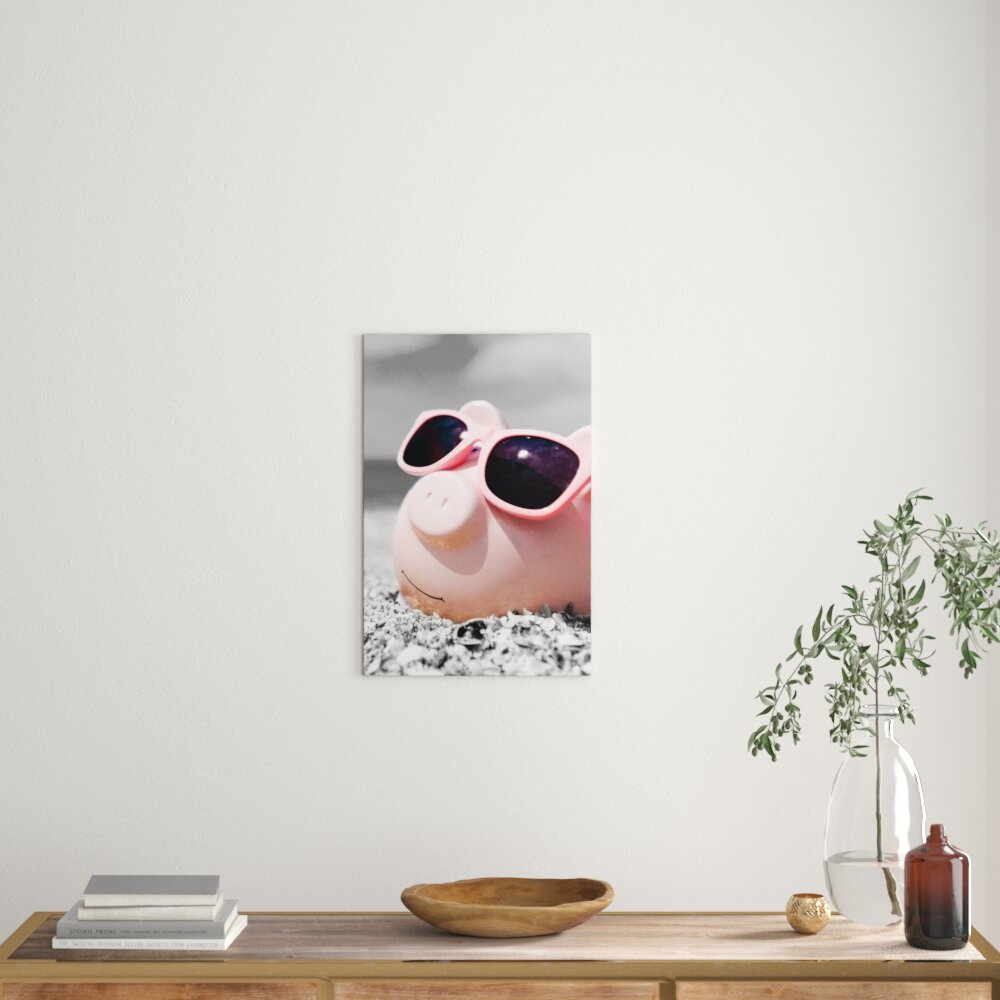 Leinwandbild Cooles Sparschwein mit Sonnenbrille am Strand