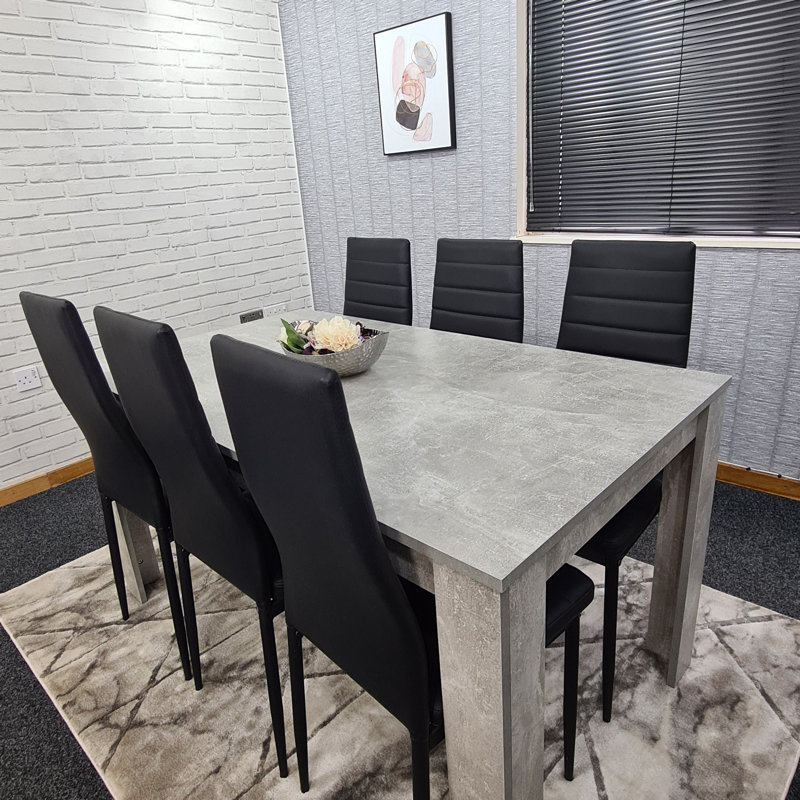 Bolesworth 6 - Person Dining Set