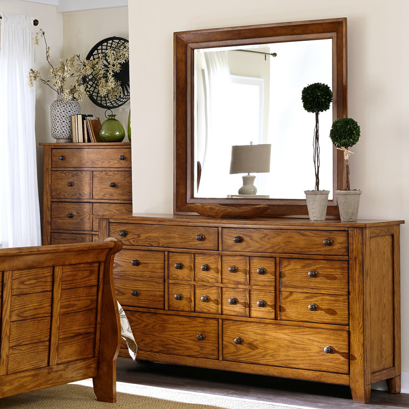 Ensemble de chambre à coucher avec lit-bateau, commode et miroir Oconee, Très grand lit, Light Brown