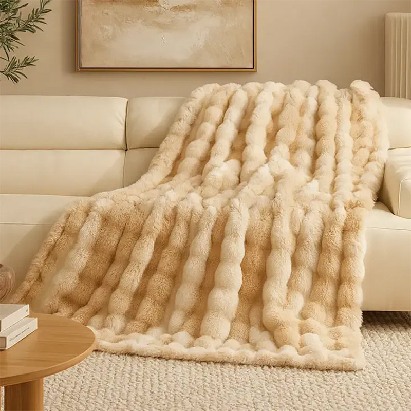 Jeté texturé en fausse fourrure beige, Beige