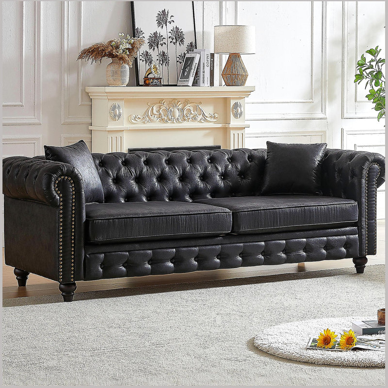 Canapé Chesterfield 3 places en tissu technique de salon avec accoudoirs roulés, boutons et 2 coussins pour un confort élégant