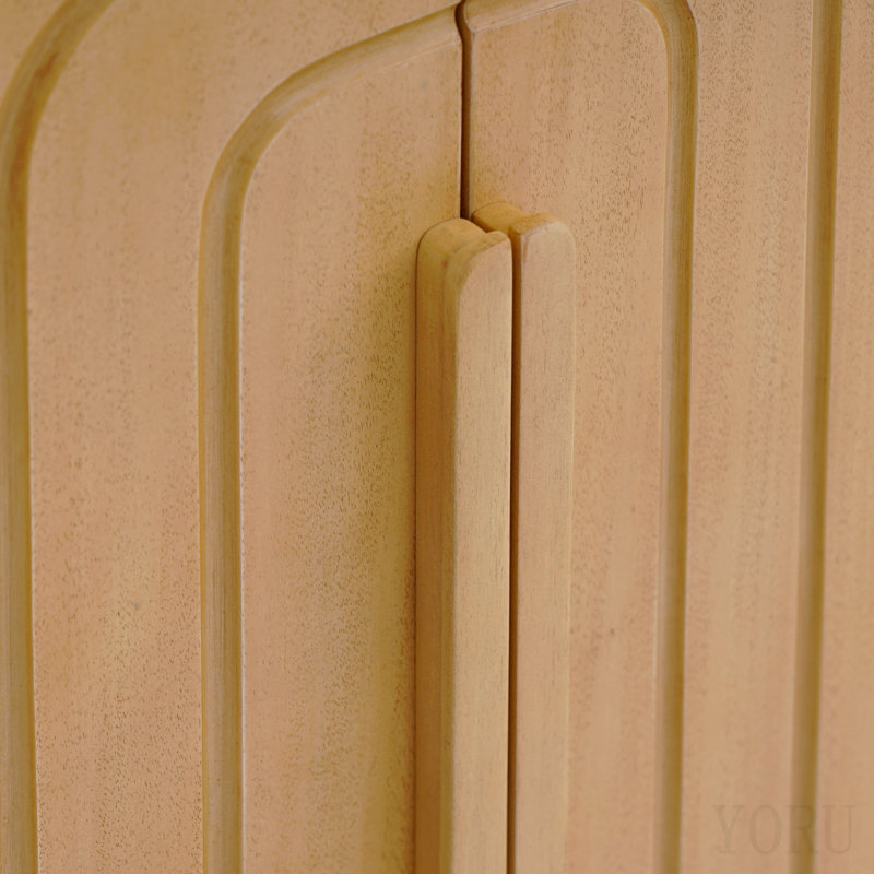 Armoire en chêne naturel