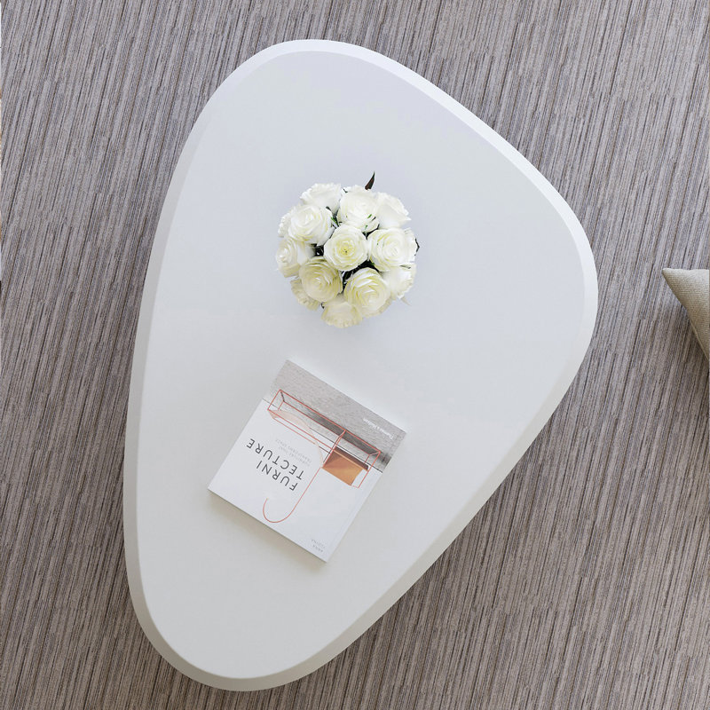 Table basse Cloud avec 3 pieds sphériques