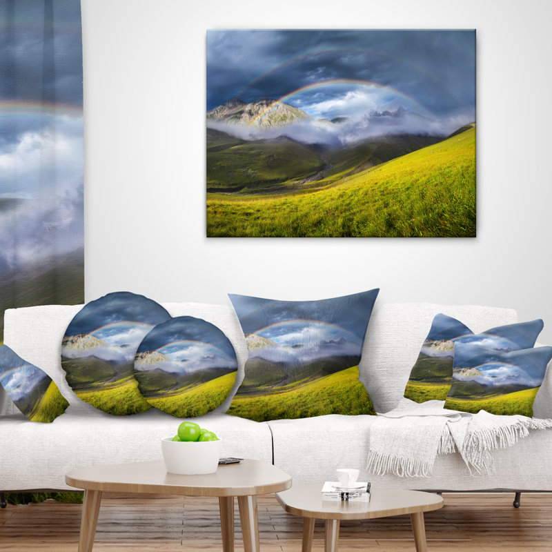 Coussin Rainbow in Mountain Valley, 16 po x 16 po, Coussin décoratif