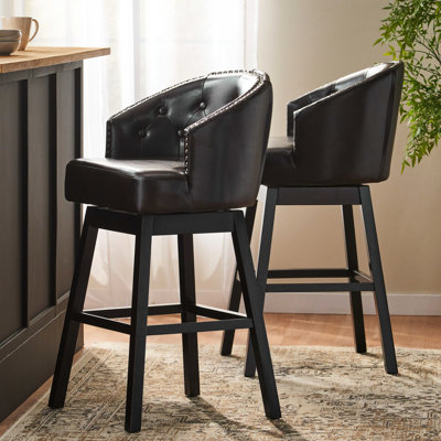 De 2 tabourets de bar bruns avec pivotement à 360 degrés, conception contemporaine, piqûre gaufrée à boutons et pieds en bois d'hévéa