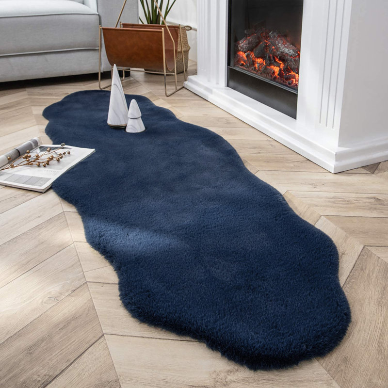 Hasley Faux Fur Washable Indoor Rug, Novelty 2' x 6'