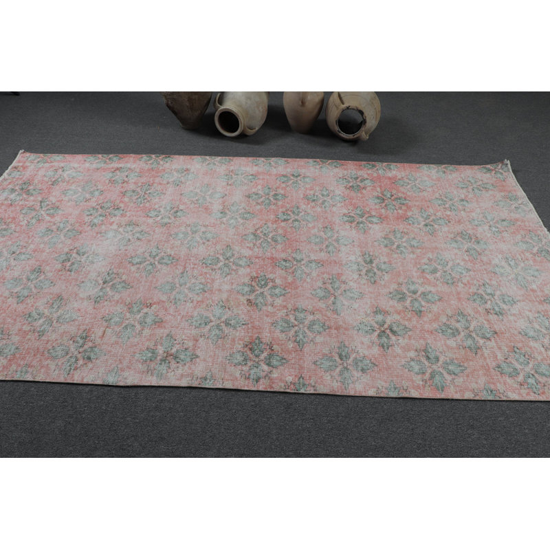 Tapis turc fabriqué à la main avec un motif floral rose parfait pour la décoration intérieure et un accent intérieur unique